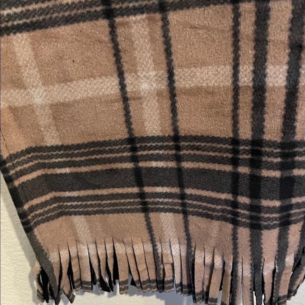 Martha Stewart Collection Black & Tan Cape - Picture 7 of 8